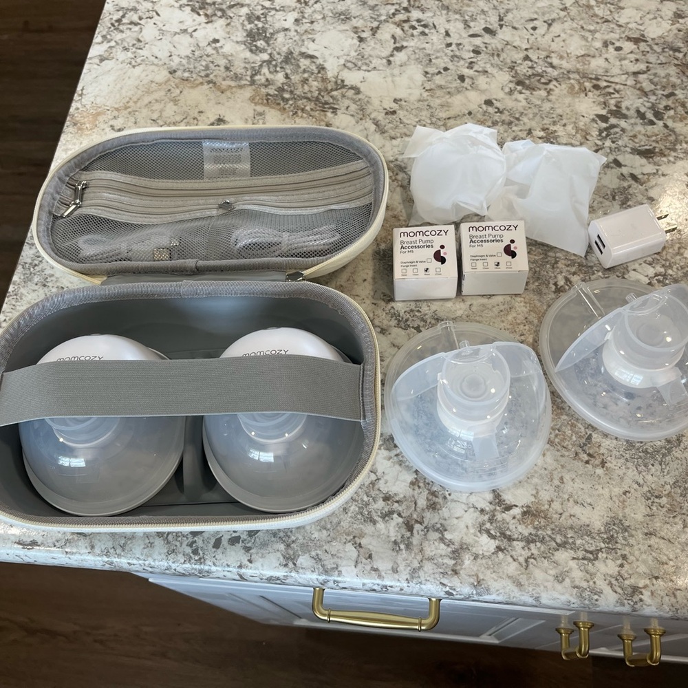 Momcozy Breast Pump Set with Accessories